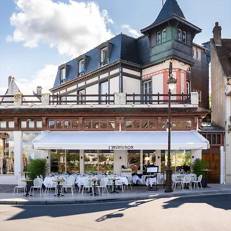 En Face De L'hotel Normandy - Dernier Etage Apartment *